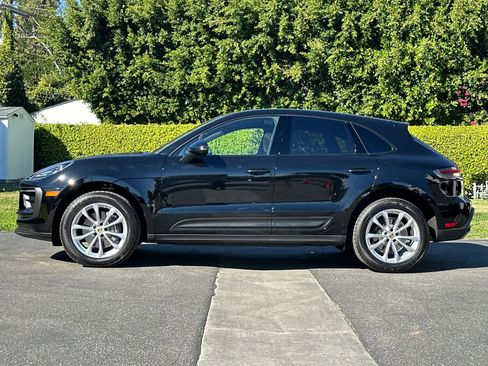 Certified 2025 Porsche Macan image 2