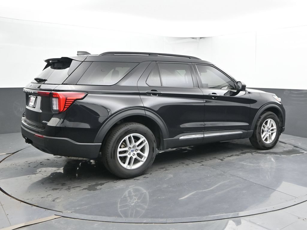 Used 2025 Ford Explorer Active AWD/4WD image 2
