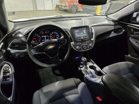 Used 2018 Chevrolet Malibu LT image 28
