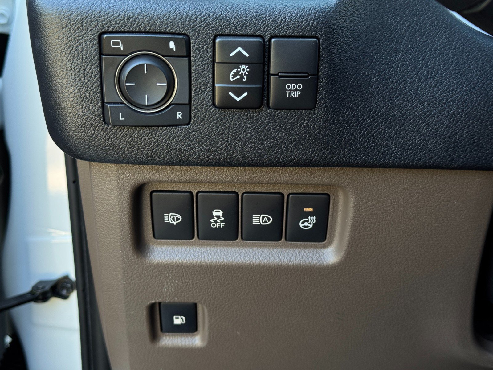 Used 2023 Lexus GX 460 Premium w/ Accessory Package AWD/4WD image 18