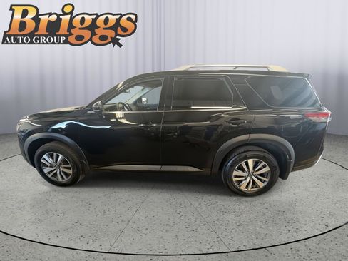 Used 2025 Nissan Pathfinder SL FWD image 2