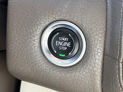 Used 2021 GMC Yukon XL Denali w/ Denali Premium Package image 40