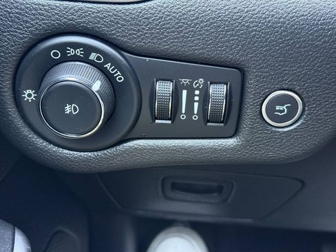 Used 2019 Jeep Cherokee High Altitude AWD/4WD image 11