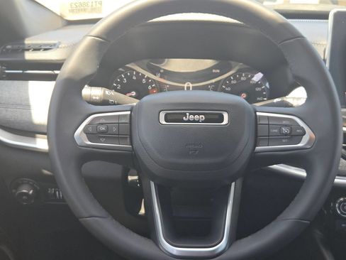 Used 2024 Jeep Compass Latitude AWD/4WD image 18