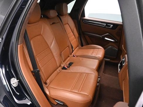 Used 2021 Porsche Cayenne Turbo w/ Premium Package Plus AWD/4WD image 19