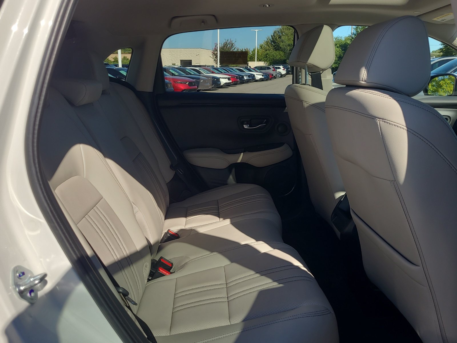 Used 2027 Honda HR-V EX-L image 16