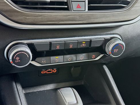 Used 2025 Nissan Altima 2.5 SV image 23