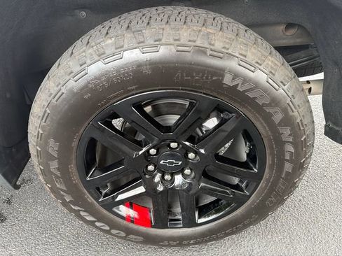 Used 2025 Chevrolet Silverado 1500 RST w/ Redline Edition AWD/4WD image 19