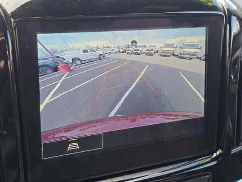 Used 2023 Chevrolet Traverse LT w/ Midnight/Sport Edition image 5