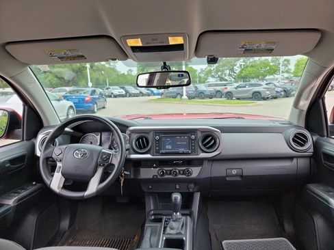 Used 2016 Toyota Tacoma SR5 w/ SR5 Appearance Package (SN) RWD image 17