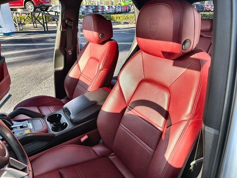 Used 2022 Porsche Cayenne image 21