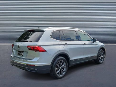Used 2023 Volkswagen Tiguan SE FWD image 3
