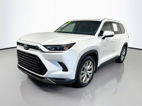 Used 2024 Toyota Grand Highlander FWD image 10
