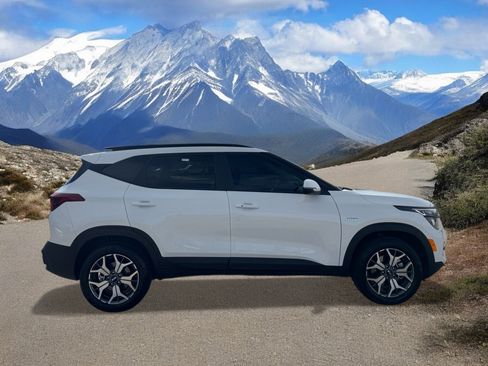 Used 2021 Kia Seltos EX image 6