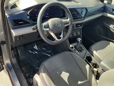 Used 2022 Volkswagen Taos SE FWD image 9