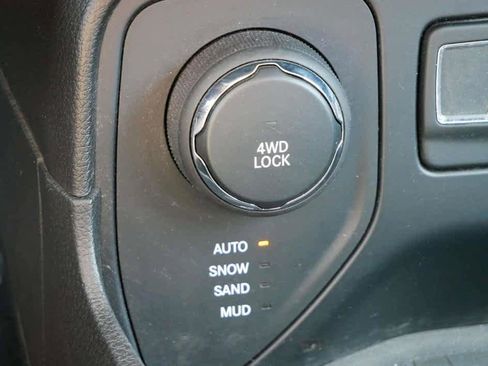 Used 2016 Jeep Renegade Sport w/ Power & Air Group image 26