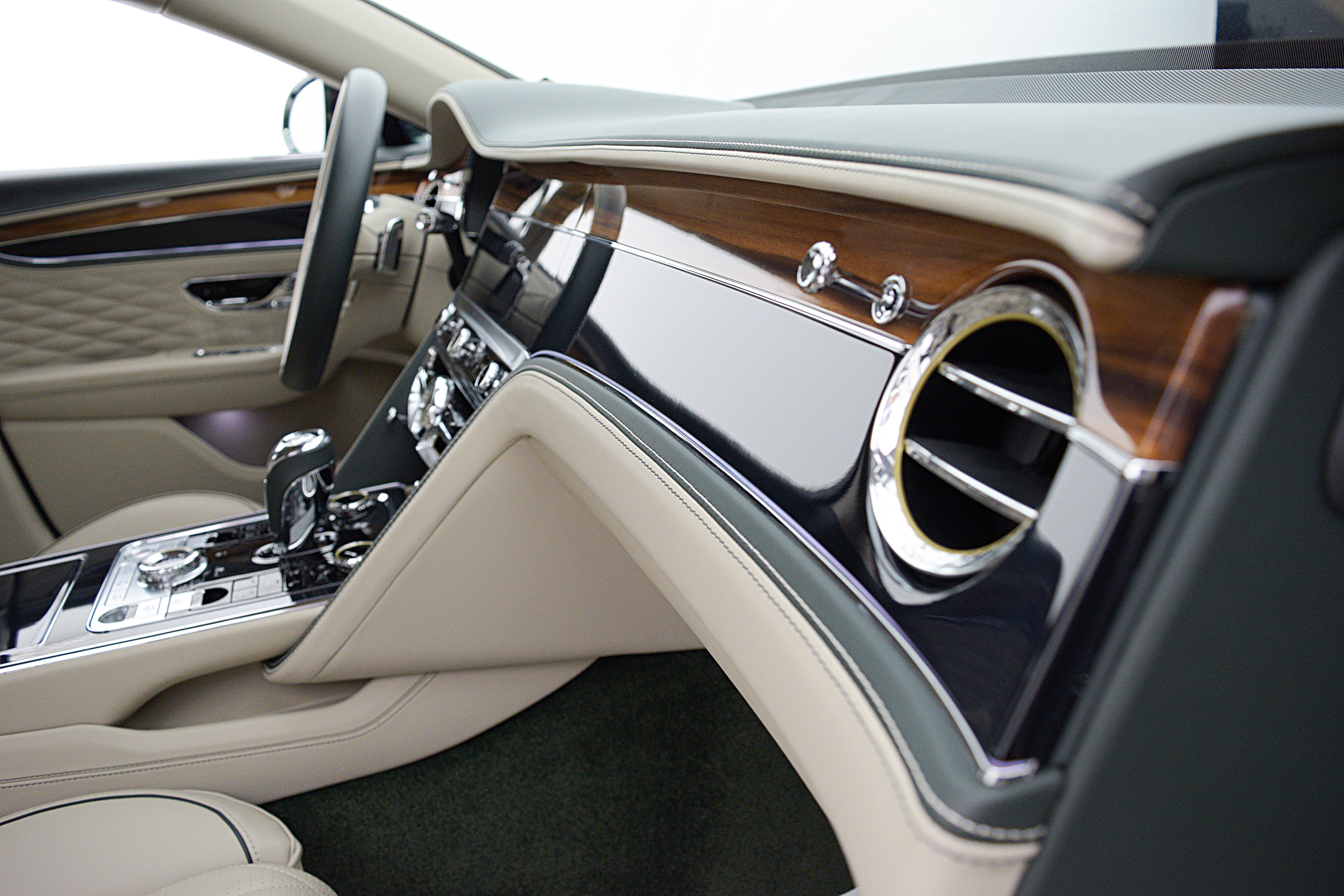 Certified 2022 Bentley Flying Spur V8 AWD/4WD image 30
