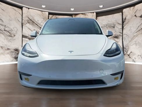 Used 2022 Tesla Model Y Long Range AWD/4WD image 2