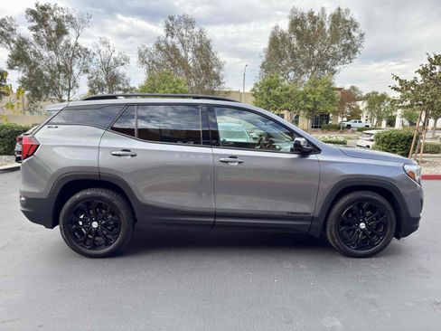 Used 2020 GMC Terrain SLE w/ Elevation Edition image 9