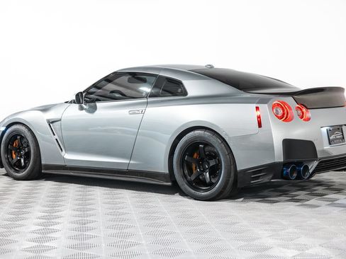 Used 2015 Nissan GT-R Black Edition AWD/4WD image 17