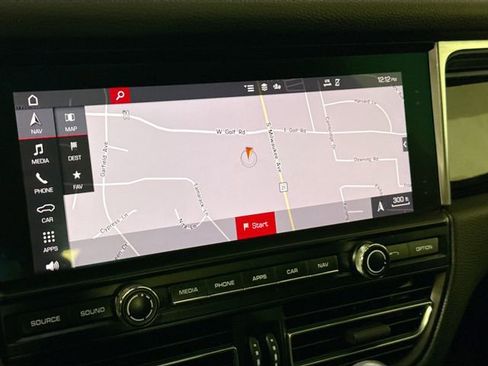 Used 2021 Porsche Macan S image 32