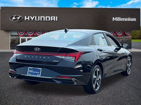 Certified 2023 Hyundai Elantra Limited w/ Preferred Accessory Package FWD image 7