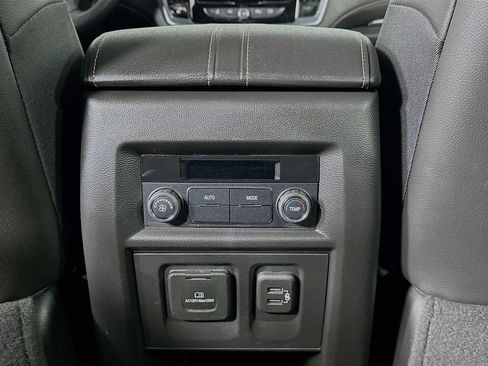 Used 2020 Chevrolet Traverse RS FWD image 23