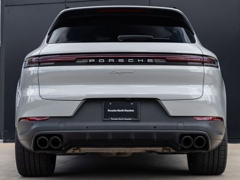 Certified 2024 Porsche Cayenne image 10