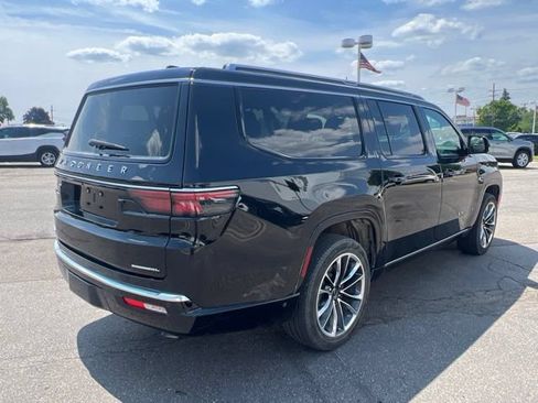 Used 2023 Jeep Wagoneer L Series III w/ Premium Group I AWD/4WD image 5