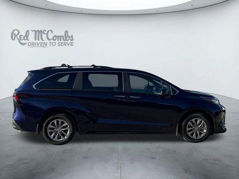 Used 2023 Toyota Sienna XLE image 6