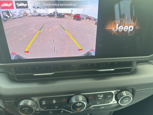 Used 2025 Jeep Gladiator Rubicon w/ Safety Group AWD/4WD image 23