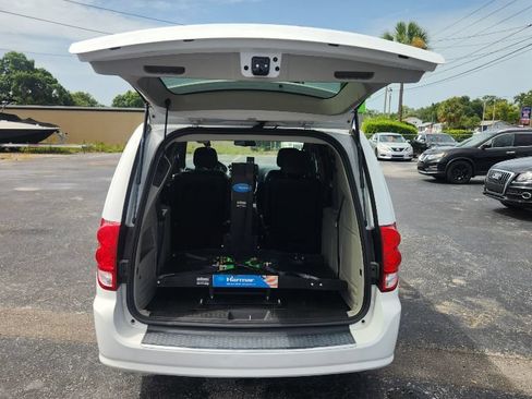 Used 2017 Dodge Grand Caravan SXT FWD image 12