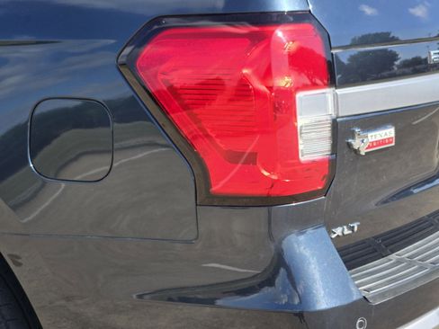 Used 2023 Ford Expedition XLT RWD image 14