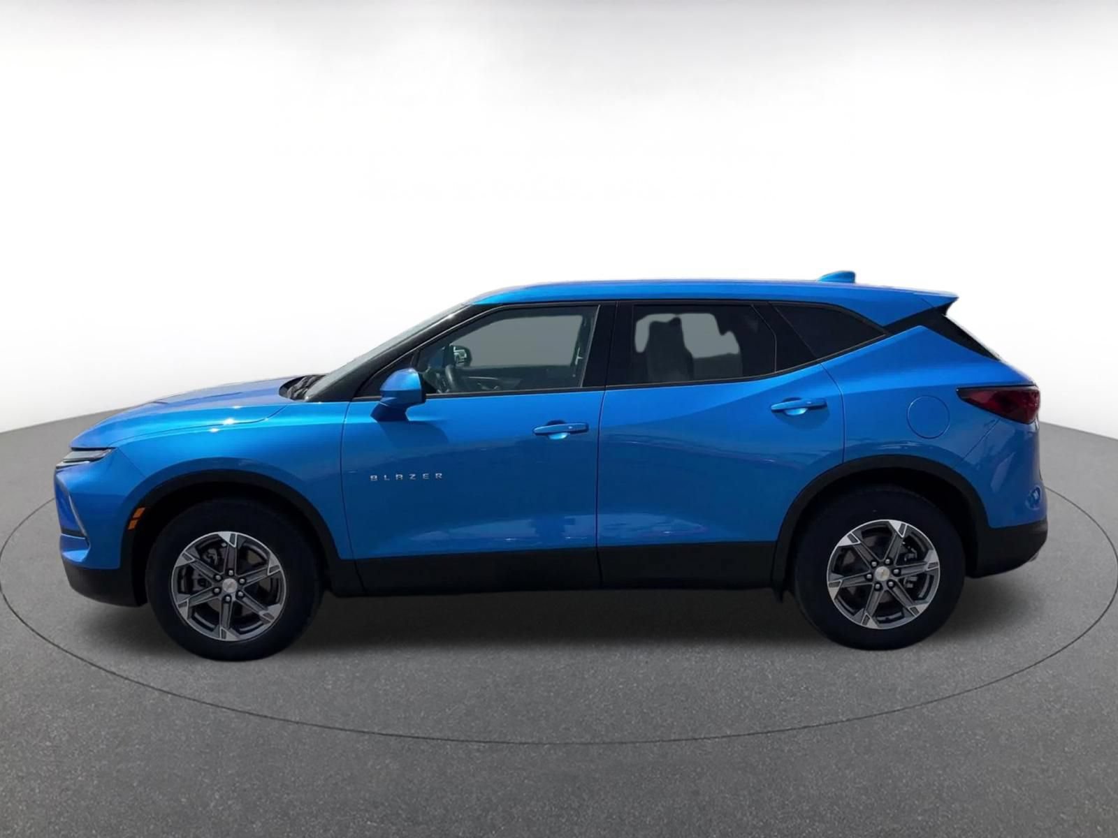 Used 2025 Chevrolet Blazer LT FWD image 8