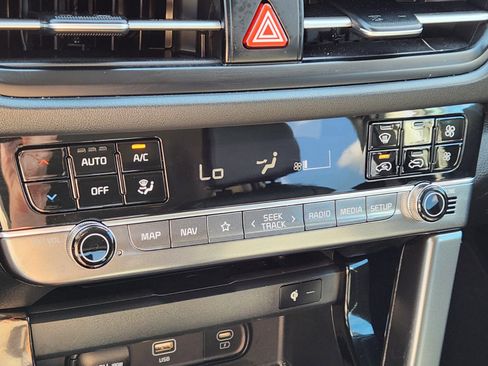 Used 2025 Kia Seltos EX image 14