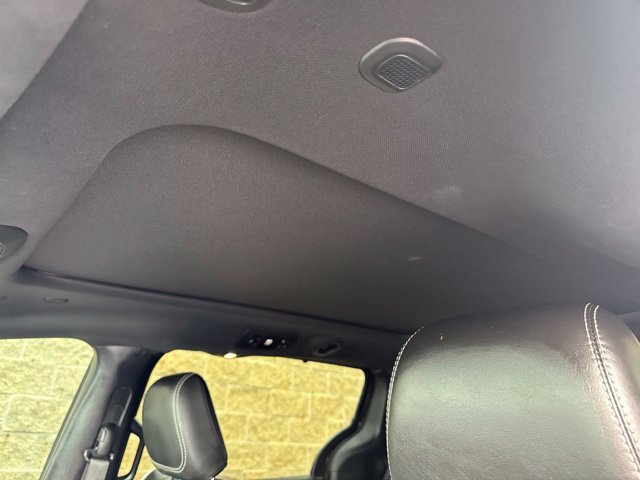 Used 2022 Chrysler Pacifica Limited w/ Uconnect Theater Family Group FWD image 21