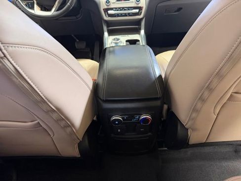 Used 2022 Ford Explorer XLT w/ Equipment Group 202A AWD/4WD image 31