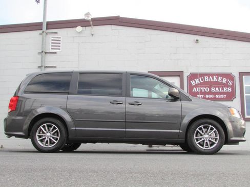 Used 2016 Dodge Grand Caravan SE image 1