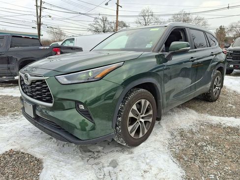 Used 2023 Toyota Highlander XLE image 4