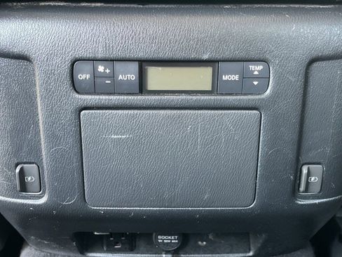 Used 2020 Nissan Armada SL image 19