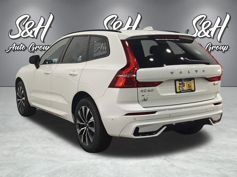 Used 2023 Volvo XC60 B5 Plus image 16