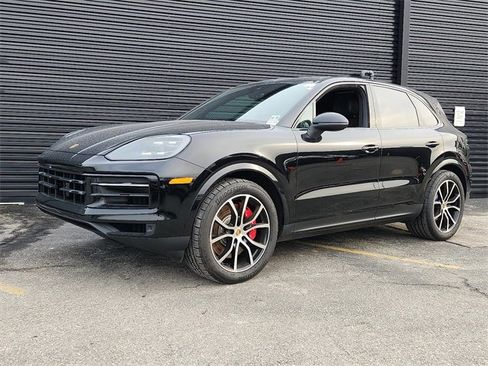 Used 2024 Porsche Cayenne S image 1