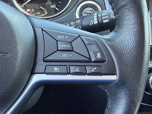 Used 2018 Nissan Rogue SL w/ Premium Package AWD/4WD image 16