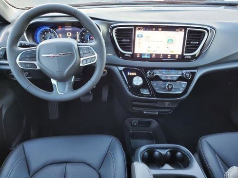 Used 2026 Chrysler Voyager LX image 20