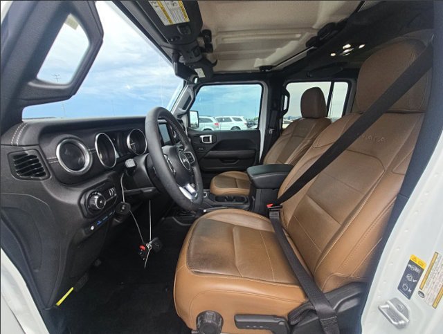 Used 2023 Jeep Wrangler Unlimited Sahara AWD/4WD image 8
