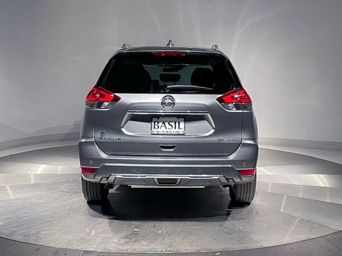 Used 2020 Nissan Rogue SV image 12