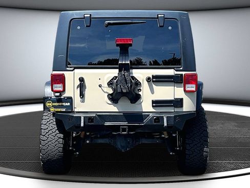 Used 2018 Jeep Wrangler Unlimited Rubicon w/ Connectivity Group AWD/4WD image 5