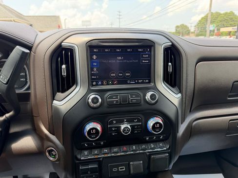 Used 2022 GMC Sierra 2500 Denali w/ Denali Ultimate Package AWD/4WD image 18