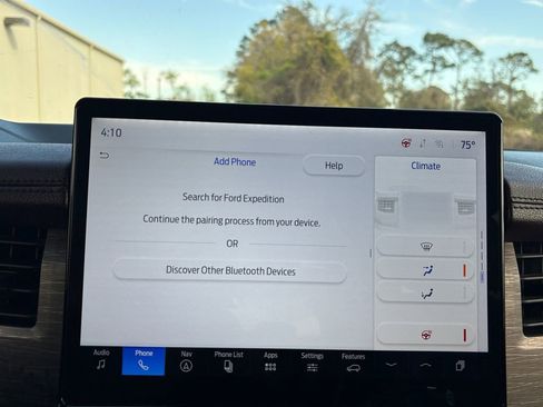 Used 2024 Ford Expedition Limited image 17