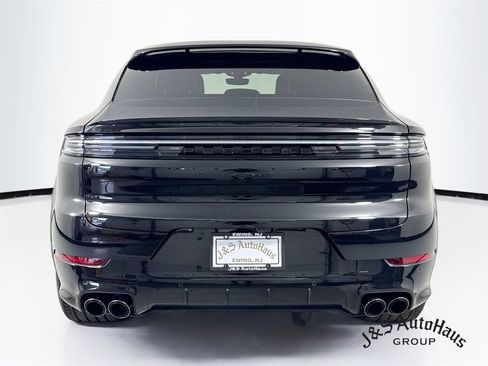 Used 2025 Porsche Cayenne Coupe AWD/4WD image 6